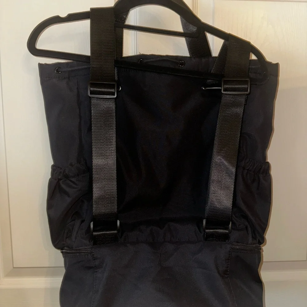 NWT Beyond Yoga Black Tote Bag Backpack gym travel athletic